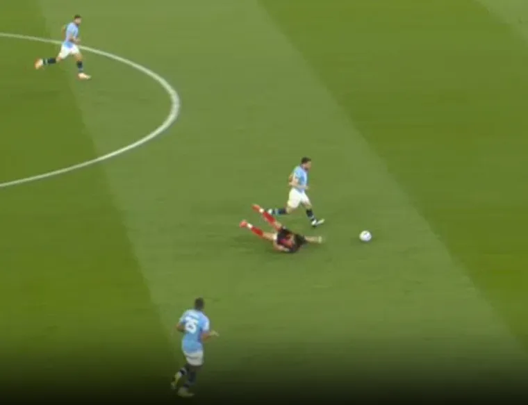 EVANILSON JE PAO: Bio je u prilici da se sjuri sam na gol Cityja. Teško da bi ga itko stigao. 
