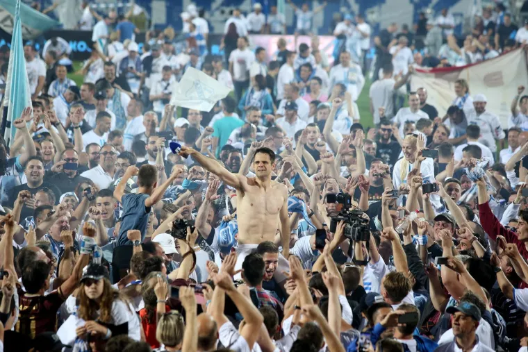 Povijesni trenutak dogodio se u pretposljednjem kolu prvenstva. Rijeka je na svom stadionu Rujevica, koji je postao neosvojiva tvrđava, dočekala Cibaliju iz Vinkovaca.