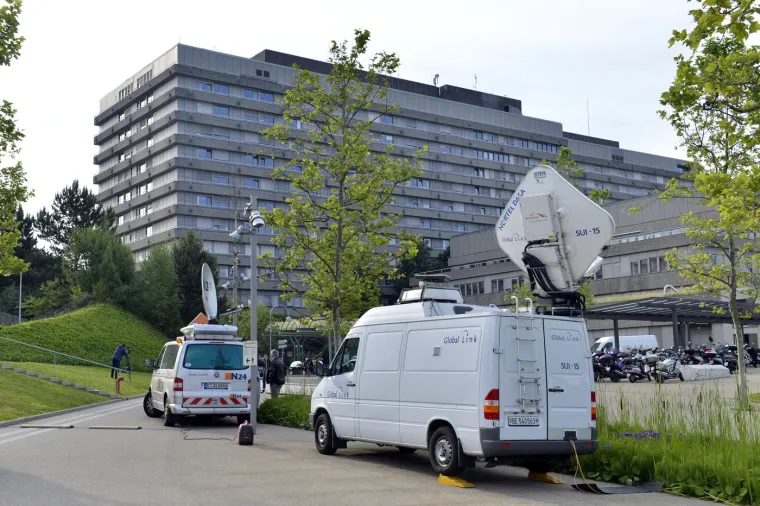 SVEUČILIŠNA BOLNICA U GRENOBLEU: Helikopterom je hitno prebačen u ovu medicinsku ustanovu nakon što je prvotno bio prebačen u drugu bolnicu. Ovo je fotografija dan nakon što su ga hitno transportirali na operaciju glave. Dva puta su ga operirali. 