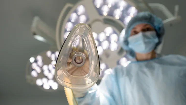 Neki od najvažnijih tehničkih i znanstvenih izuma nastali su neplanirano, kao posljedica eksperimentalnih pogrešaka, slučajnih otkrića ili nenamjernih odstupanja od početne ideje. Takvi primjeri pokazuju da je uloga slučajnosti u procesu inovacije značajnija nego što se uobičajeno pretpostavlja. Ovo su neki od najpoznatijih izuma koji su nastali sasvim slučajno.