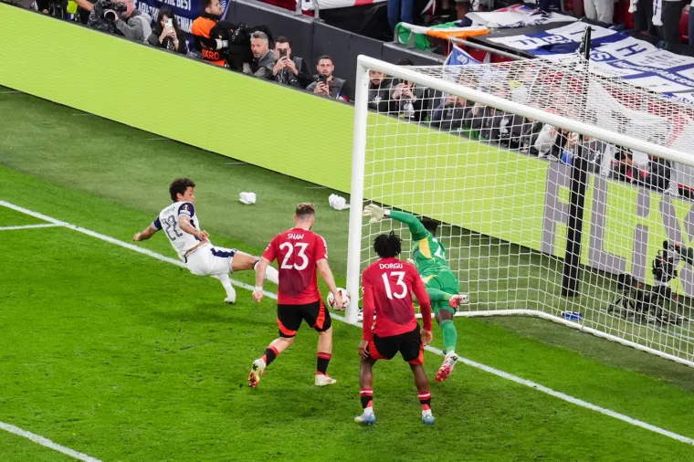 BRENNAN JOHNSON JUNAK: Postecoglou, koji je u obraćanju uoči utakmice rekao da &quot;nikada neće biti klaun&quot;, izmamio je osmijehe i neobuzdanu radost na lica 15.000 službenih, ali i brojnih neslužbenih navijača Tottenhama na stadionu San Mames u Bilbau.
