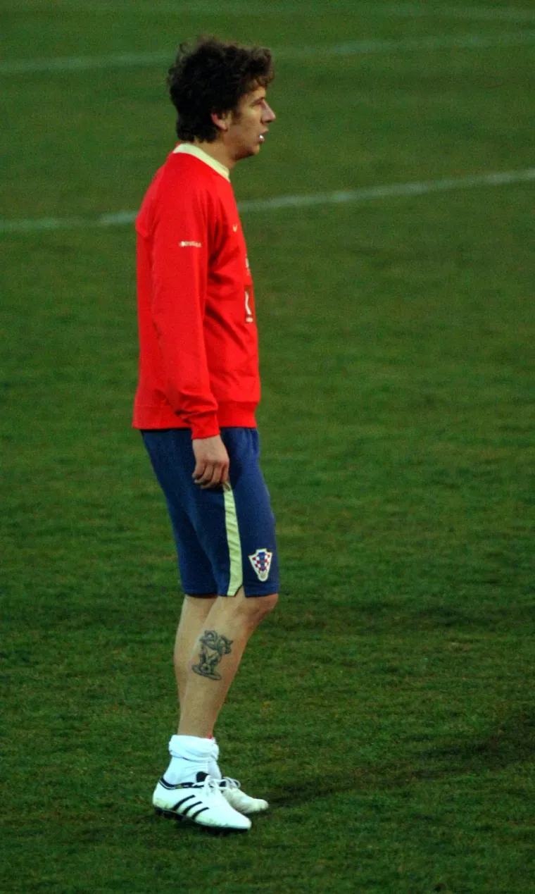 U Bundesligi se zadržao kratko, a zatim je otišao u Grčku, gdje je igrao za AEK Atenu. Nakon toga nastupao je za ukrajinski Volyn Lutsk, potom kratko za Rijeku, a zatim i za DPMM FC iz Bruneja, što je bila jedna od neobičnijih epizoda njegove karijere.