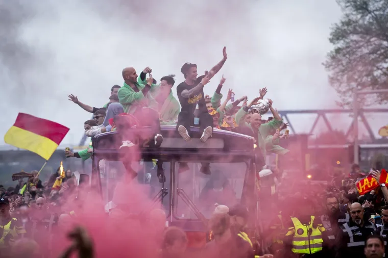 U Deventeru je bila nezapamćena fešta. Nitko od živućih navijača kluba se ne sjeća trofeja. Sada imaju svoje uspomene.