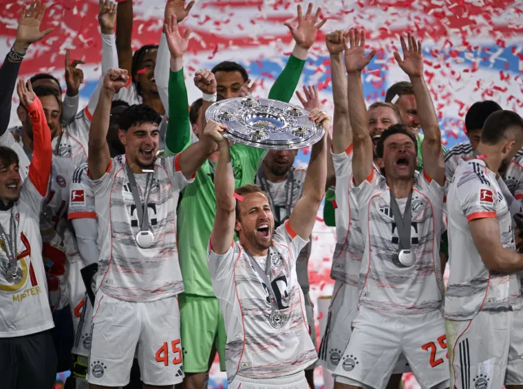 U prvoj sezoni u Bayernu, Kane je ostao bez trofeja, ali druga je donijela uvjerljivo osvajanje Bundeslige.