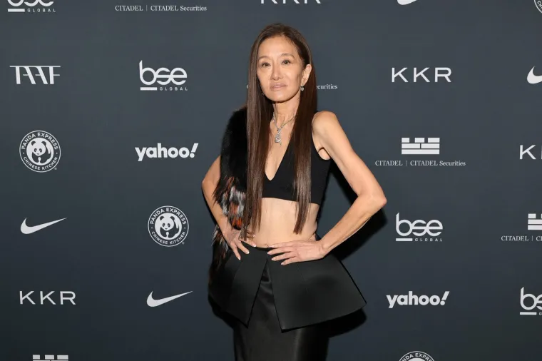 Wang je tek u 40. godini života pokrenula vlastitu modnu liniju, a prvu vjenčanicu dizajnirala je za vlastito vjenčanje 1989. godine.