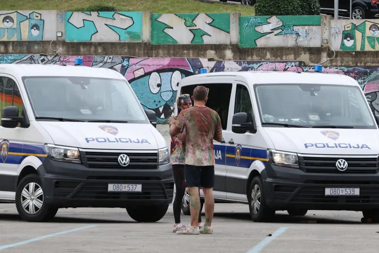 Ludnica diljem zemlje, maturanti slave: Kod jednih alkohol teče u potocima, drugi zaplesali Quadrillu