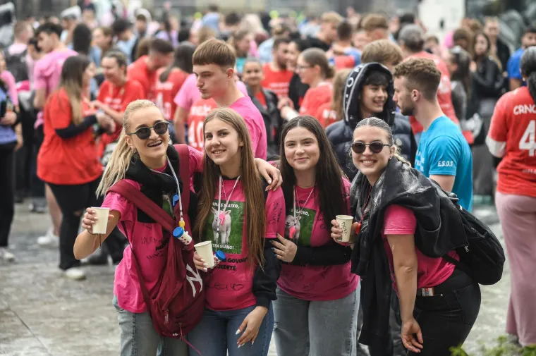 Ludnica diljem zemlje, maturanti slave: Kod jednih alkohol teče u potocima, drugi zaplesali Quadrillu