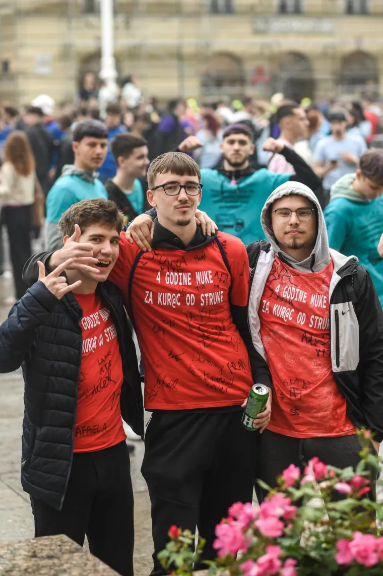 Ludnica diljem zemlje, maturanti slave: Kod jednih alkohol teče u potocima, drugi zaplesali Quadrillu