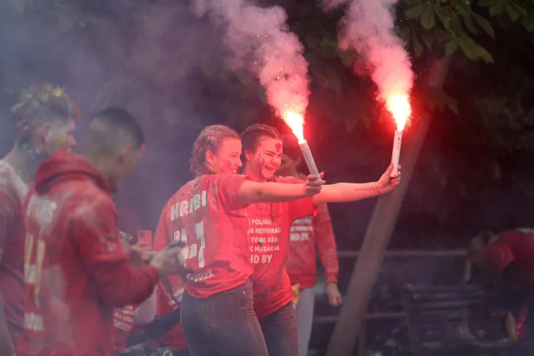 Ludnica diljem zemlje, maturanti slave: Kod jednih alkohol teče u potocima, drugi zaplesali Quadrillu