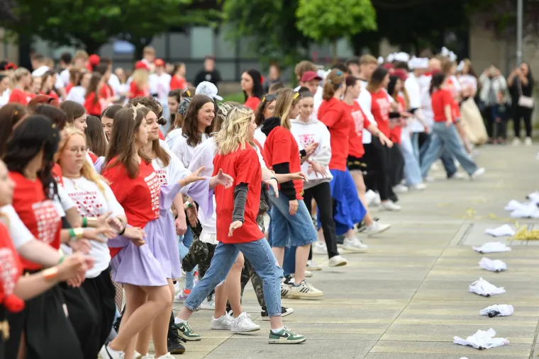 Ludnica diljem zemlje, maturanti slave: Kod jednih alkohol teče u potocima, drugi zaplesali Quadrillu