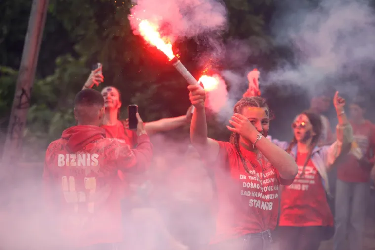 Ludnica diljem zemlje, maturanti slave: Kod jednih alkohol teče u potocima, drugi zaplesali Quadrillu