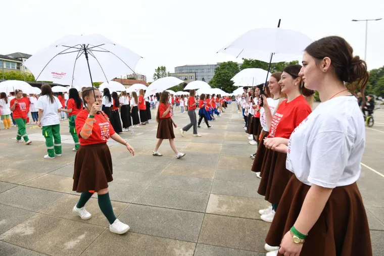 Ludnica diljem zemlje, maturanti slave: Kod jednih alkohol teče u potocima, drugi zaplesali Quadrillu