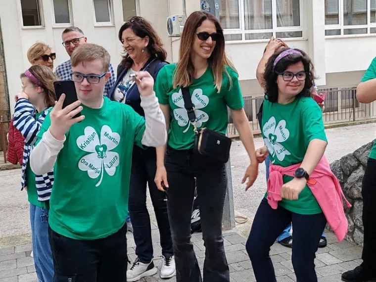 Ludnica diljem zemlje, maturanti slave: Kod jednih alkohol teče u potocima, drugi zaplesali Quadrillu