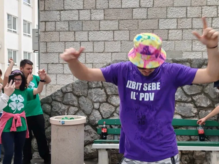 Ludnica diljem zemlje, maturanti slave: Kod jednih alkohol teče u potocima, drugi zaplesali Quadrillu