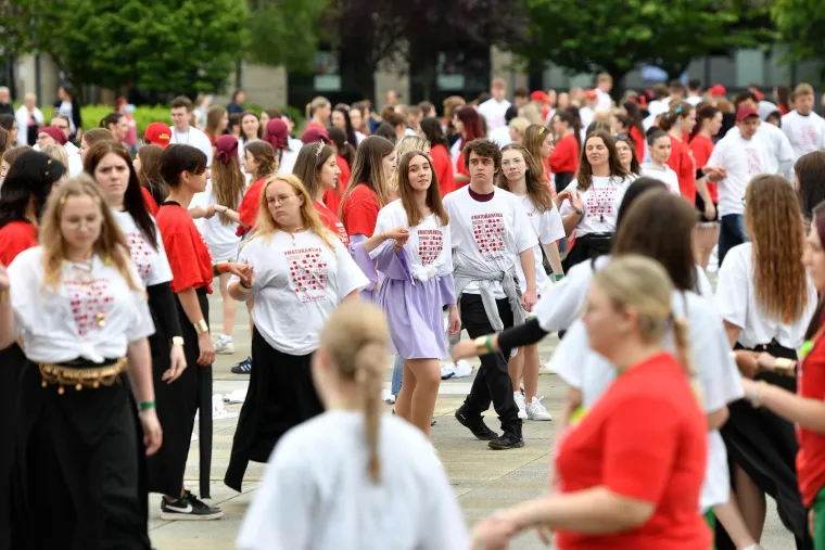 Ludnica diljem zemlje, maturanti slave: Kod jednih alkohol teče u potocima, drugi zaplesali Quadrillu
