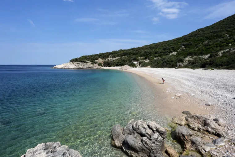 Sveti Ivan (Lubenice, Cres): Dostupna je pje&scaron;ice ili brodom.
