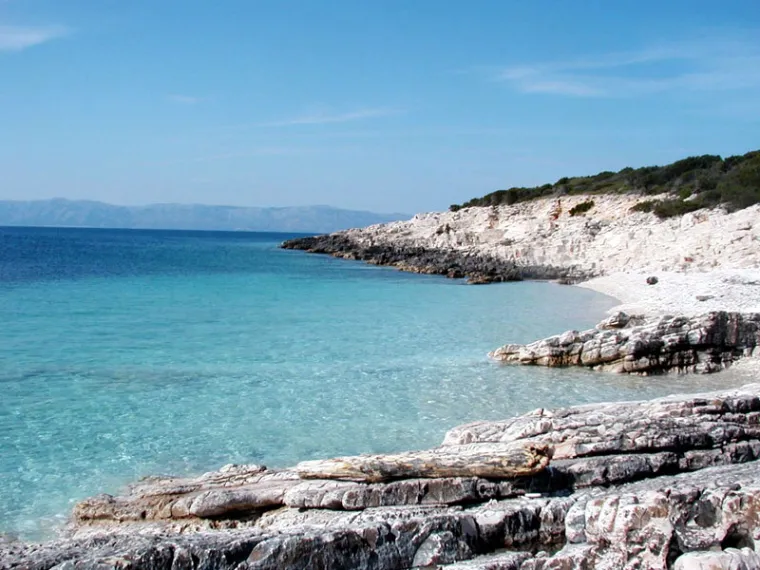 Proizd (kod Vele Luke, Korčula): Progla&scaron;en je plažom godine u Hrvatskoj.