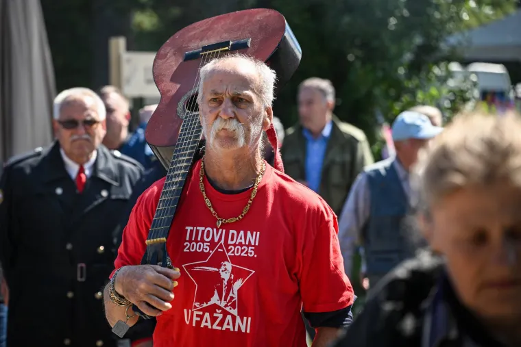 Tisuće Titovih obožavatelja stiglo u Kumrovec: Pojavio se i bivši predsjednik