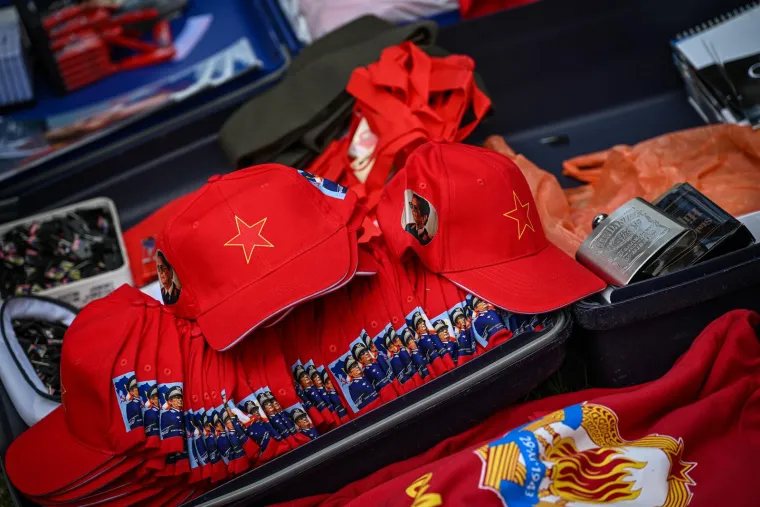 Tisuće Titovih obožavatelja stiglo u Kumrovec: Pojavio se i biv&scaron;i predsjednik