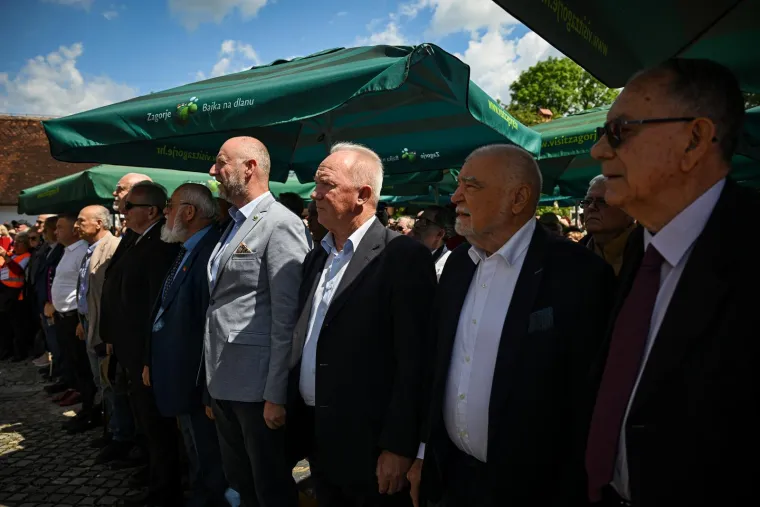 Tisuće Titovih obožavatelja stiglo u Kumrovec: Pojavio se i biv&scaron;i predsjednik