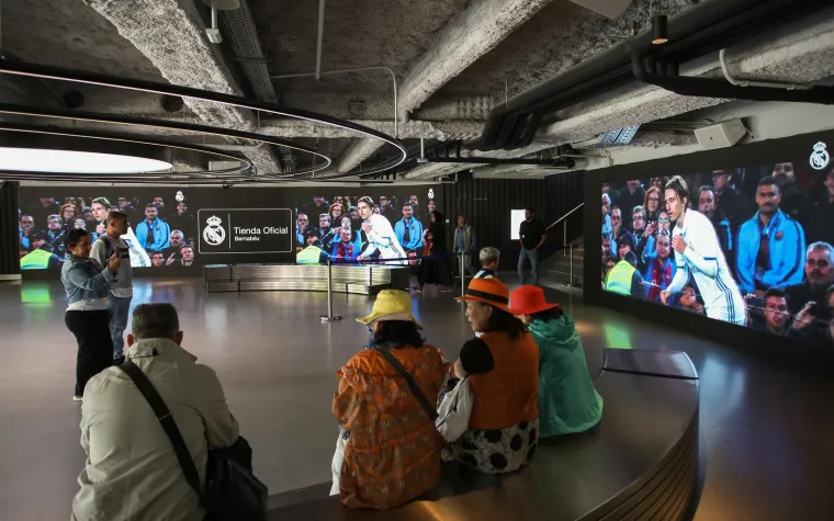 Nogometni svijet do&scaron;ao se pokloniti Luki! Pogledajte koliko ko&scaron;ta &scaron;al s Modrićevim likom