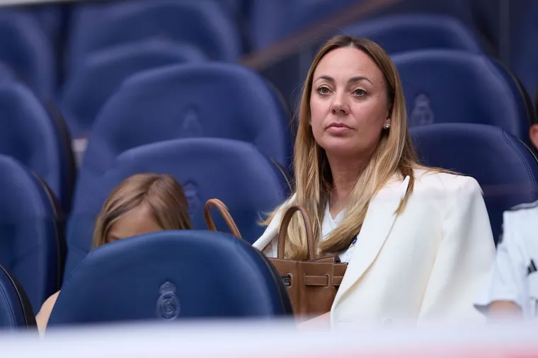 Stigla je naravno i supruga s djecom. 