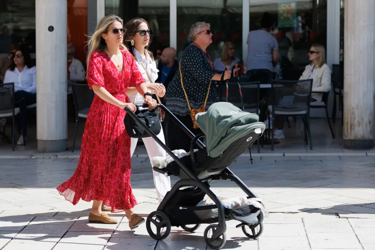 Vruće hlačice i tanke naramenice: Nema tko nije buljio u zanosnu brinetu