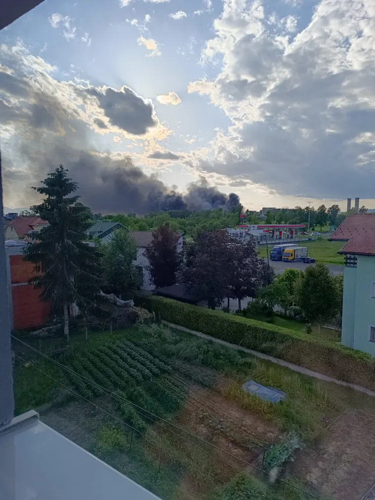 Crnilo se vidi iz svih dijelova Zagreba: Stravični prizori velikog požara bolnice, stigao i Tomašević