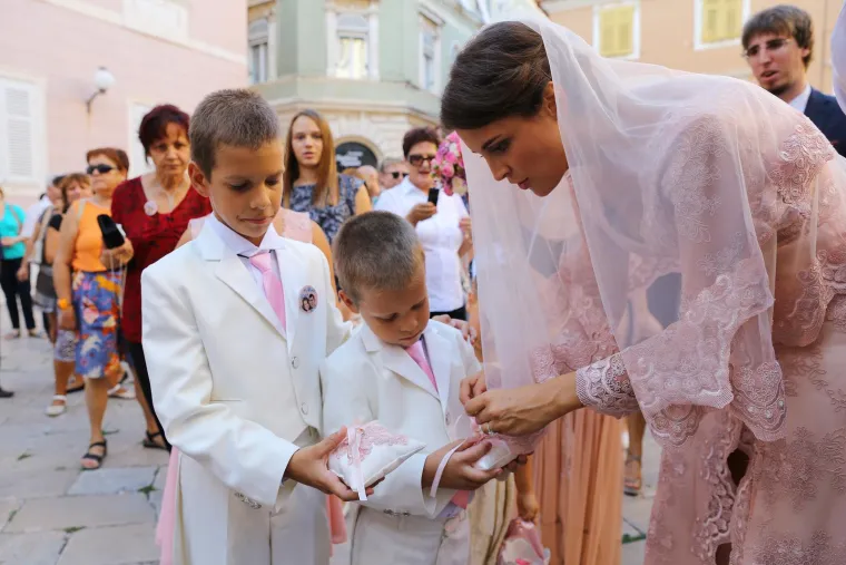  U veljači 2014. rodila je sina, a 2018. dobili su i kćer. 