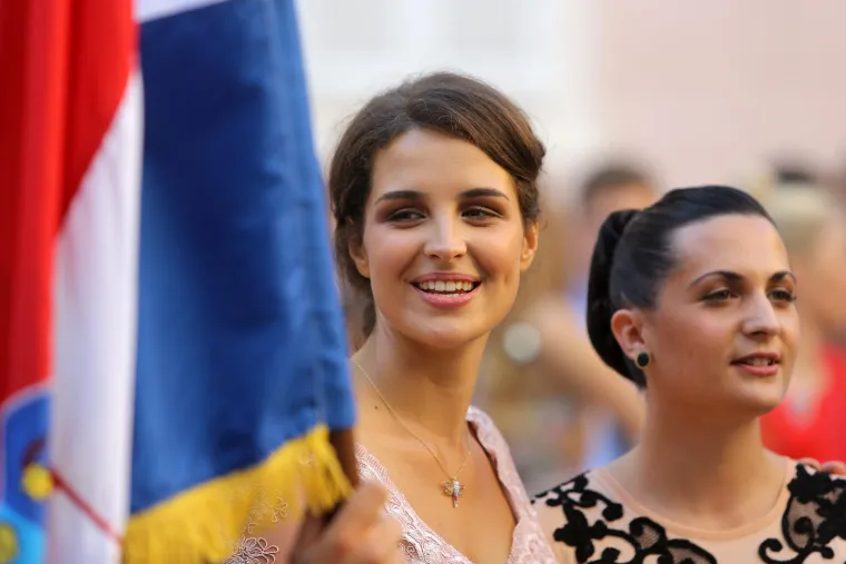 Zaljubljeni Boris je svojoj dragoj posvetio i pjesmu &quot;Rastvorio bih more&quot;. Godine 2019. par je kupio kuću bez kredita. 