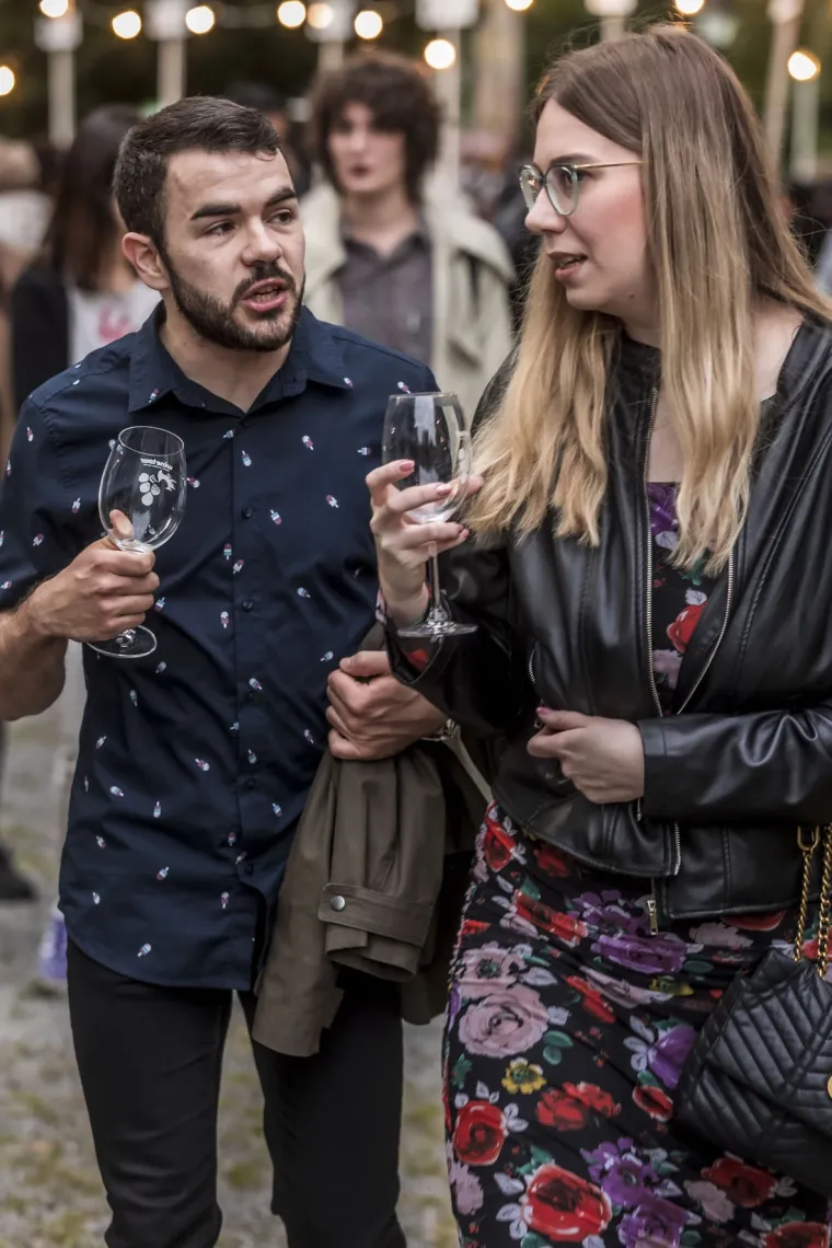 Osijek se opustio uz vino: Pogledajte divne dame koje su se sredile baš za tu prigodu