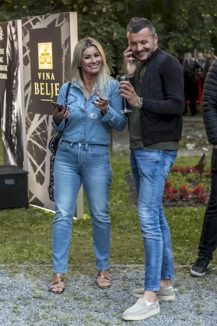 Osijek se opustio uz vino: Pogledajte divne dame koje su se sredile ba&scaron; za tu prigodu