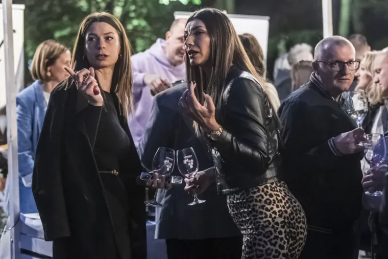 Osijek se opustio uz vino: Pogledajte divne dame koje su se sredile ba&scaron; za tu prigodu