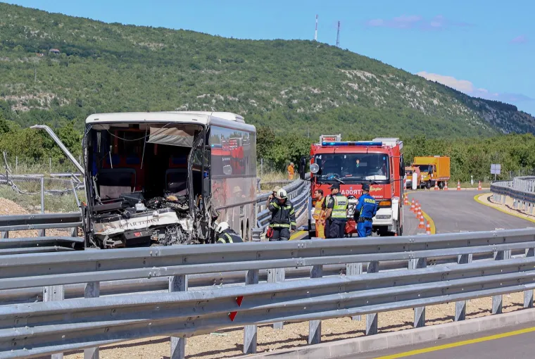 Pojavile se fotografije teške nesreća u Dalmaciji: Ovako izgleda krš i lom na autocesti
