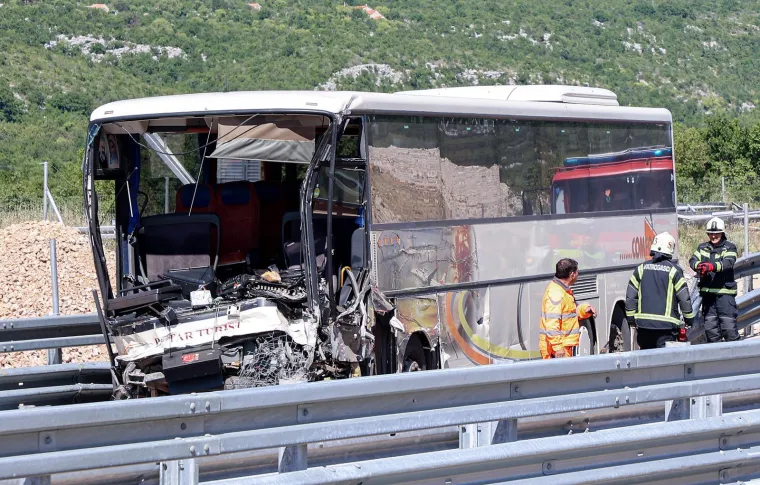 Pojavile se fotografije teške nesreća u Dalmaciji: Ovako izgleda krš i lom na autocesti