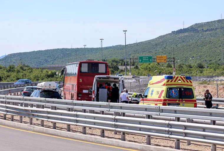 Pojavile se fotografije teške nesreća u Dalmaciji: Ovako izgleda krš i lom na autocesti