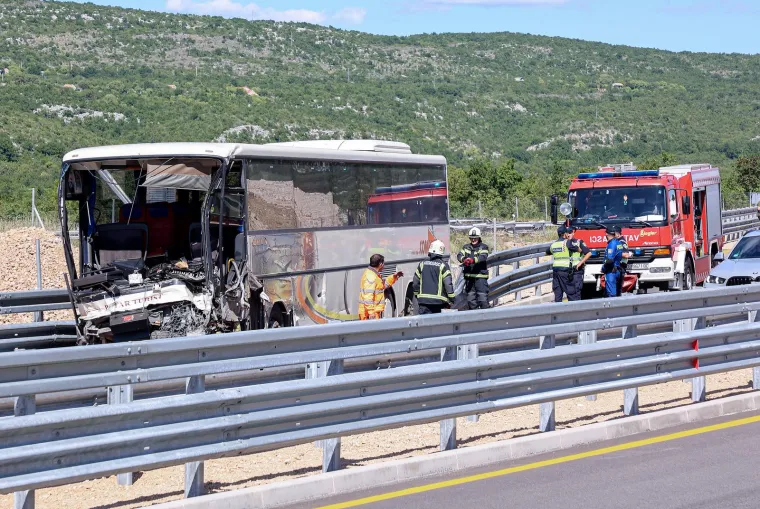 Pojavile se fotografije teške nesreća u Dalmaciji: Ovako izgleda krš i lom na autocesti