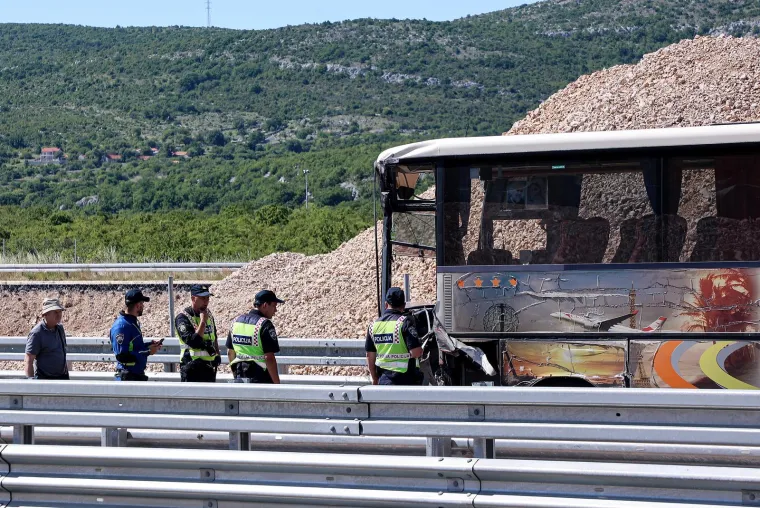 Pojavile se fotografije teške nesreća u Dalmaciji: Ovako izgleda krš i lom na autocesti