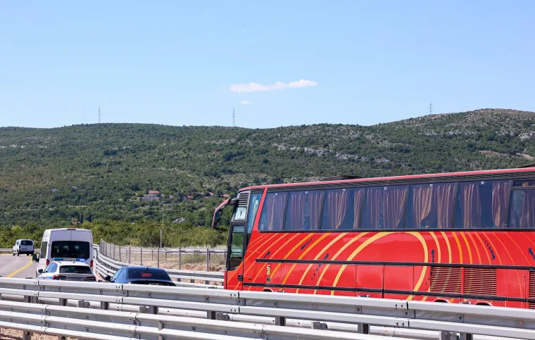 Pojavile se fotografije teške nesreća u Dalmaciji: Ovako izgleda krš i lom na autocesti