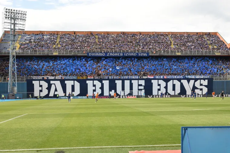 Čitav Sjever bio je ispunejn Dinamo plavom bojom dok je sredinom dominirao bijelo slovo d