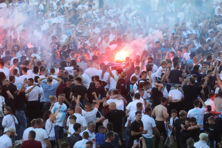 Rijeka prvak Hrvatske! Janković i Fruk za delirij na Kvarneru i invaziju navijača na teren