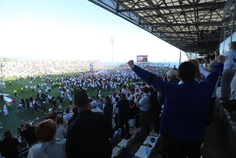 Rijeka prvak Hrvatske! Janković i Fruk za delirij na Kvarneru i invaziju navijača na teren