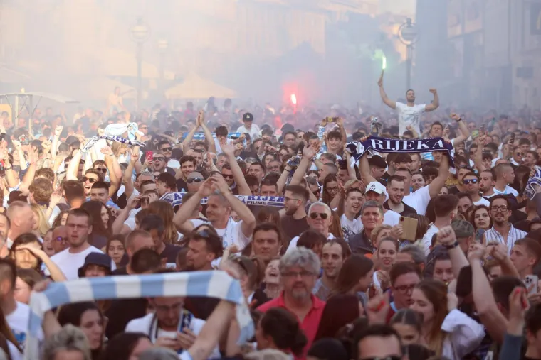 Rijeka prvak Hrvatske! Janković i Fruk za delirij na Kvarneru i invaziju navijača na teren