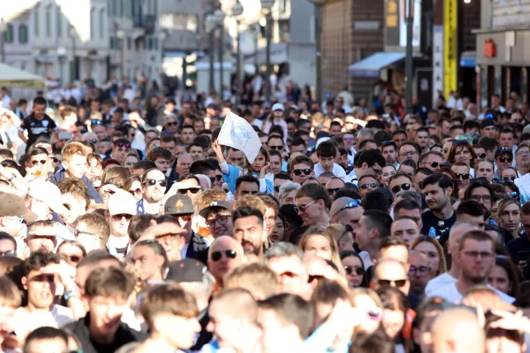 Rijeka prvak Hrvatske! Janković i Fruk za delirij na Kvarneru i invaziju navijača na teren