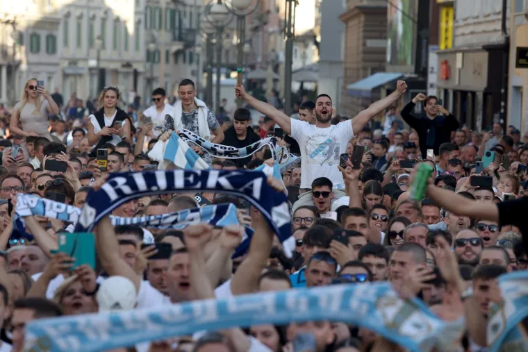 Rijeka prvak Hrvatske! Janković i Fruk za delirij na Kvarneru i invaziju navijača na teren