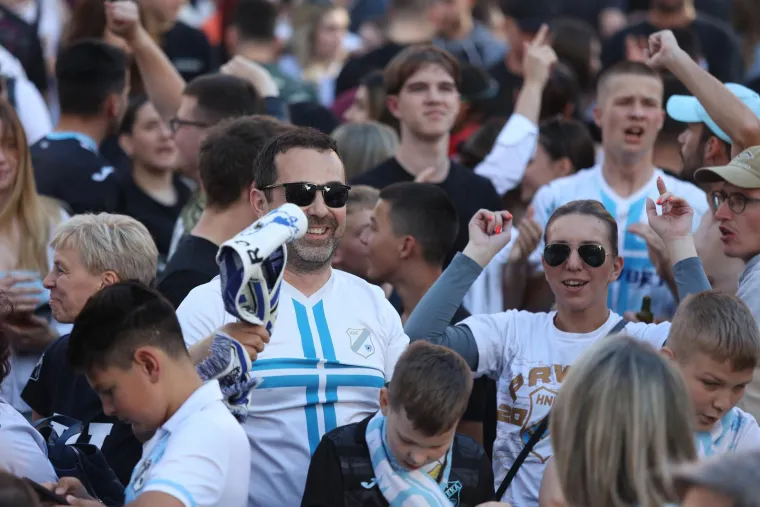 Rijeka prvak Hrvatske! Janković i Fruk za delirij na Kvarneru i invaziju navijača na teren