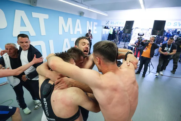 &Scaron;OU: Radomir Đalović i igrači skinuli se u utrobi stadiona Rujevice. 