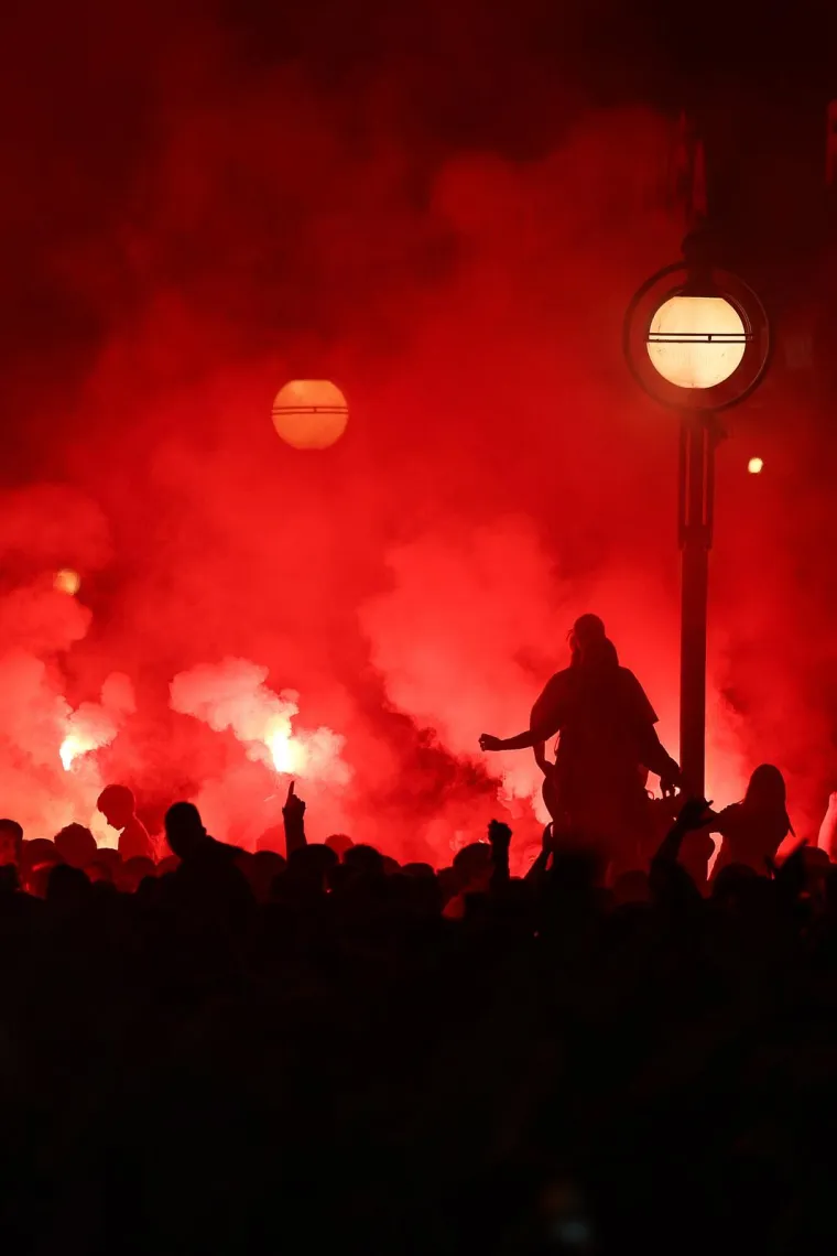 Kakvi prizori: Navijači dočekali igrače Rijeke, Korzo je krcat