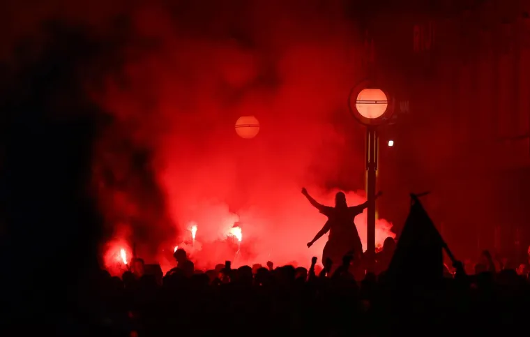 Kakvi prizori: Navijači dočekali igrače Rijeke, Korzo je krcat