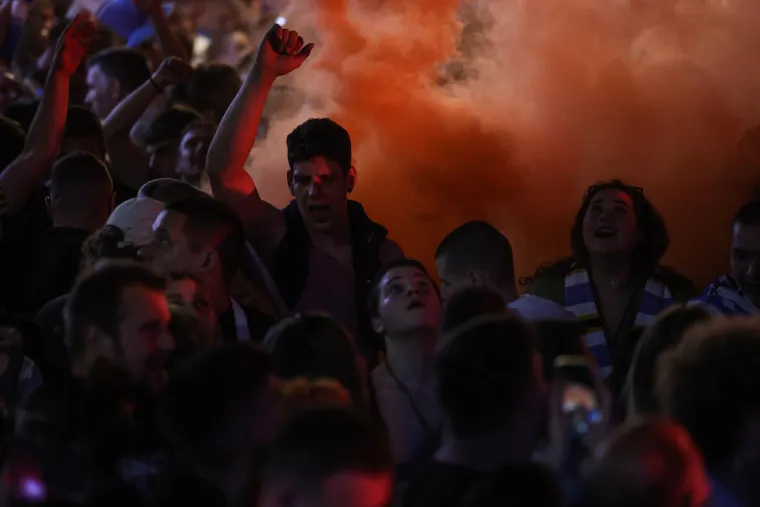 Kakvi prizori: Navijači dočekali igrače Rijeke, Korzo je krcat